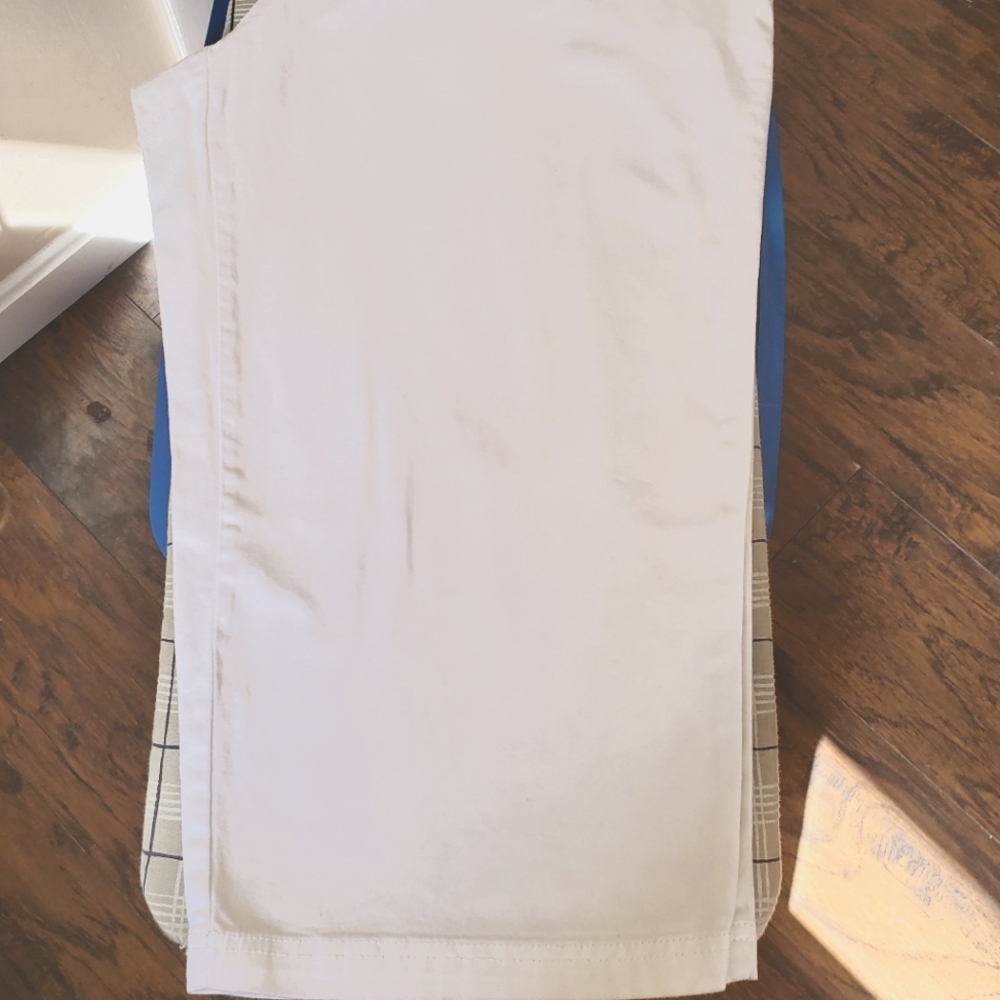 White Capris - Picture 2 of 4